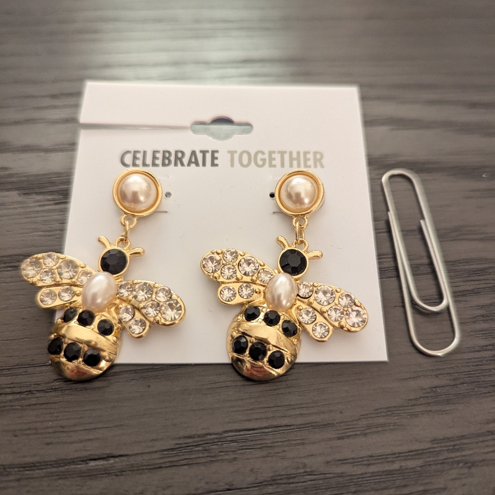 NWT Celebrate Together dangling bumblebee earrings